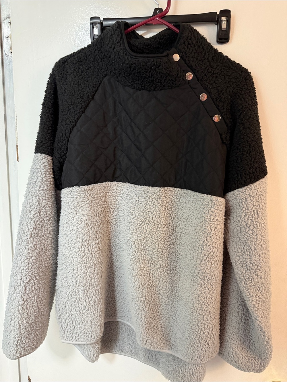 Quilted Yoke Sherpa Pullover - Black & Light Gray